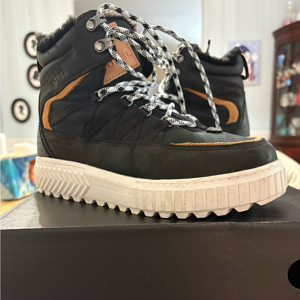 Sorel Ona Ave Trek Boot Black and Tan Winter Boots